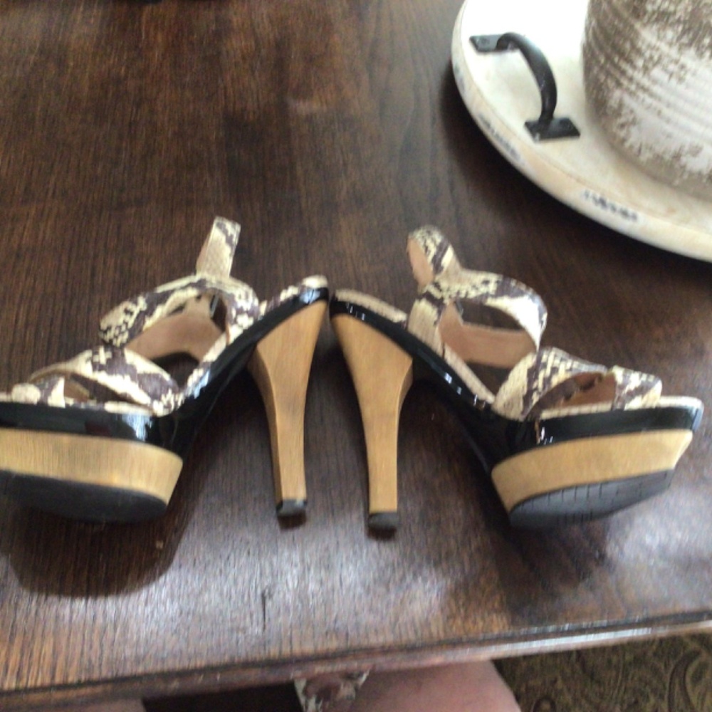 Pelle Moda faux snake skin heels. Size 8.5 M - Picture 3 of 9